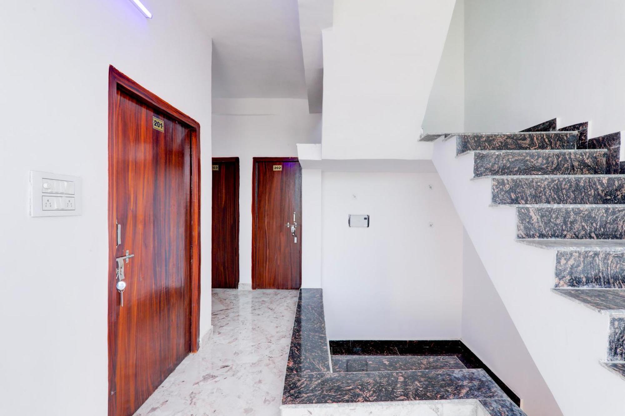 Hotel O Rn Chinhat Экстерьер фото